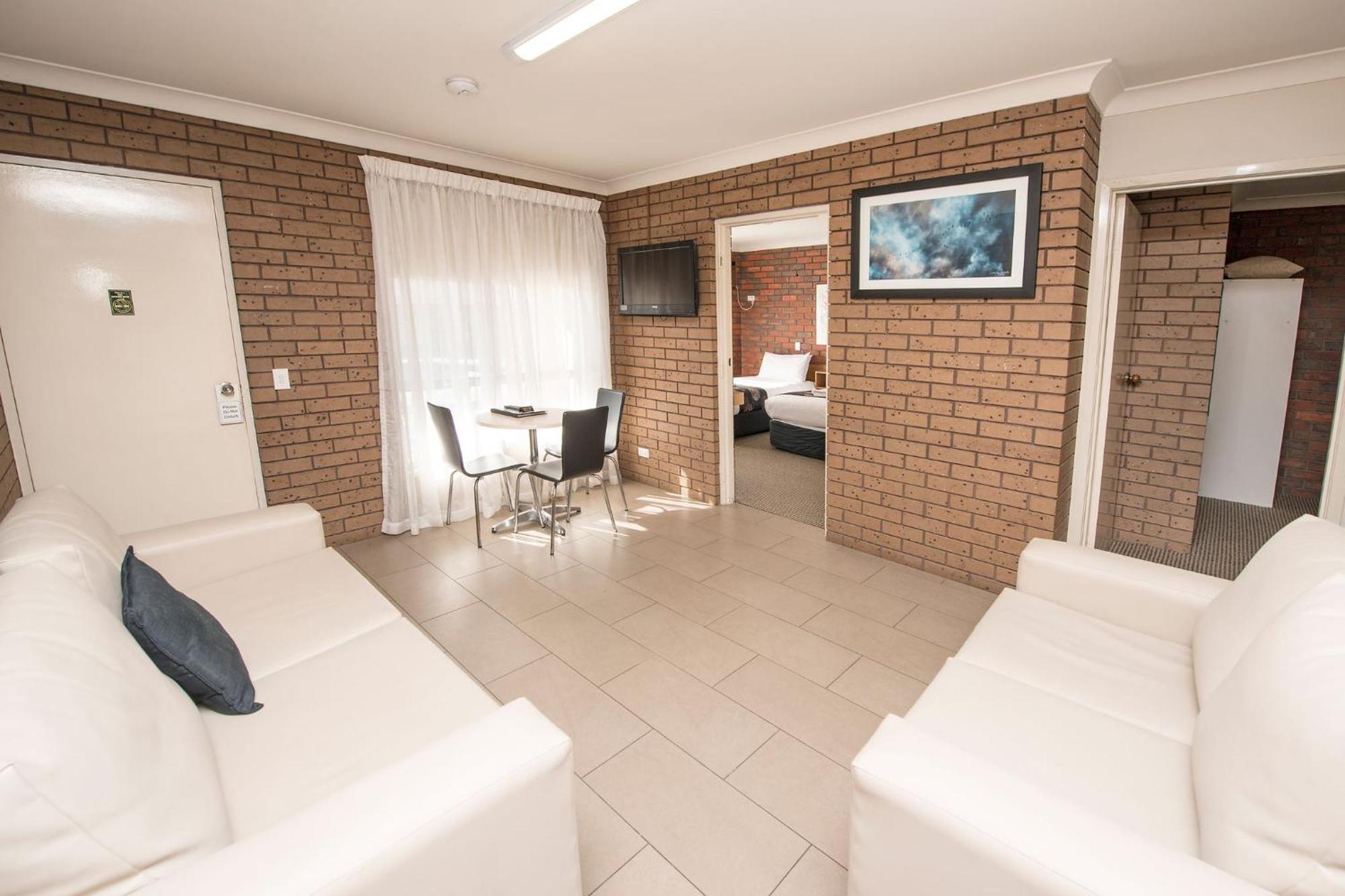 Jacaranda Holiday Units Суон Хил Екстериор снимка