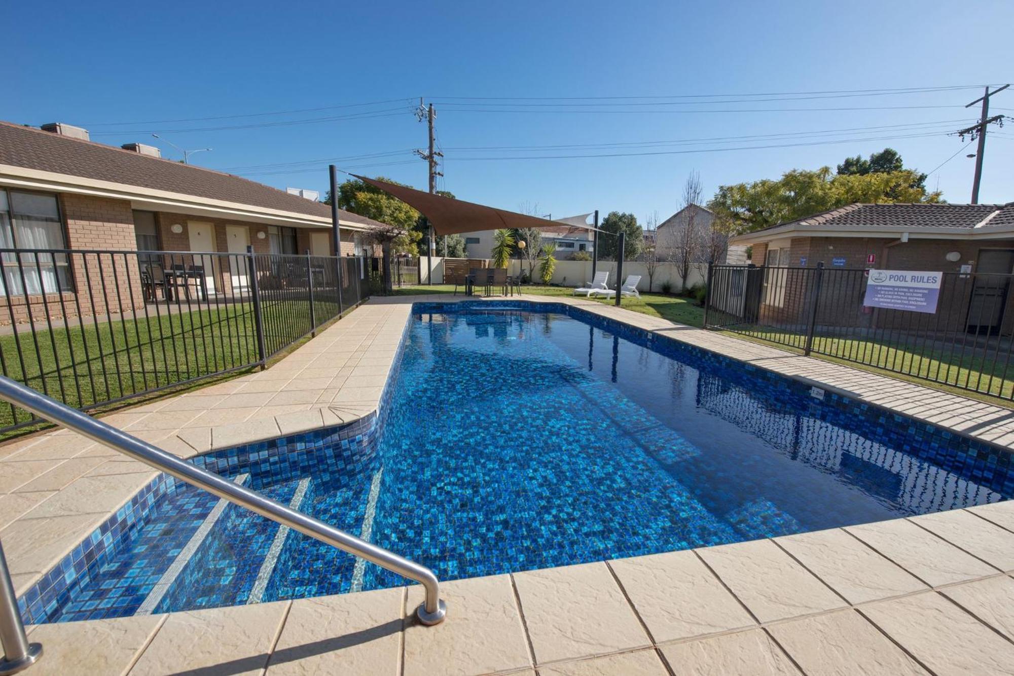 Jacaranda Holiday Units Суон Хил Екстериор снимка
