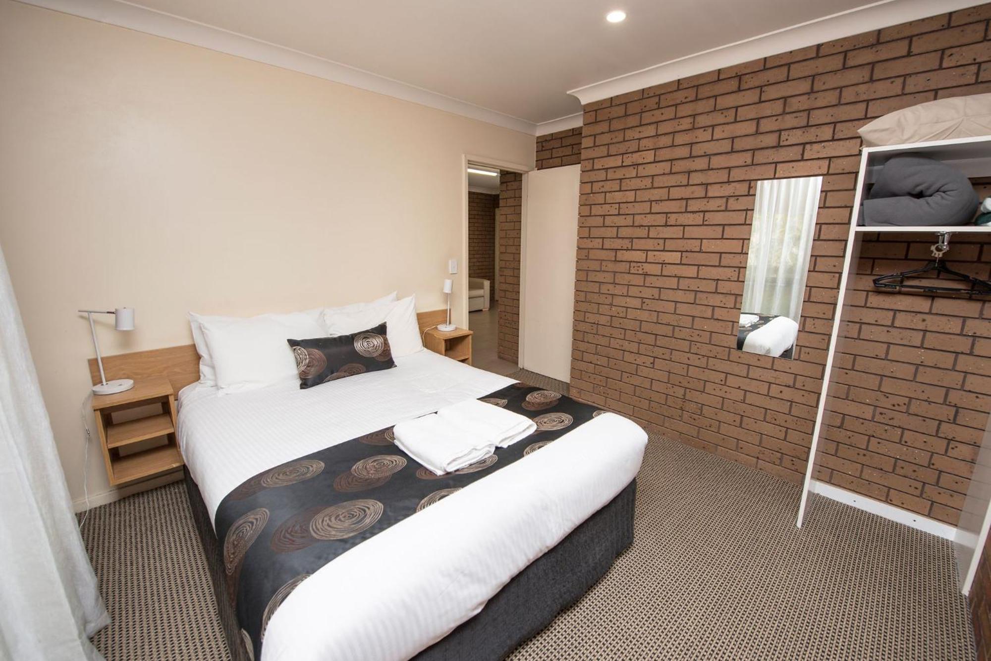 Jacaranda Holiday Units Суон Хил Екстериор снимка