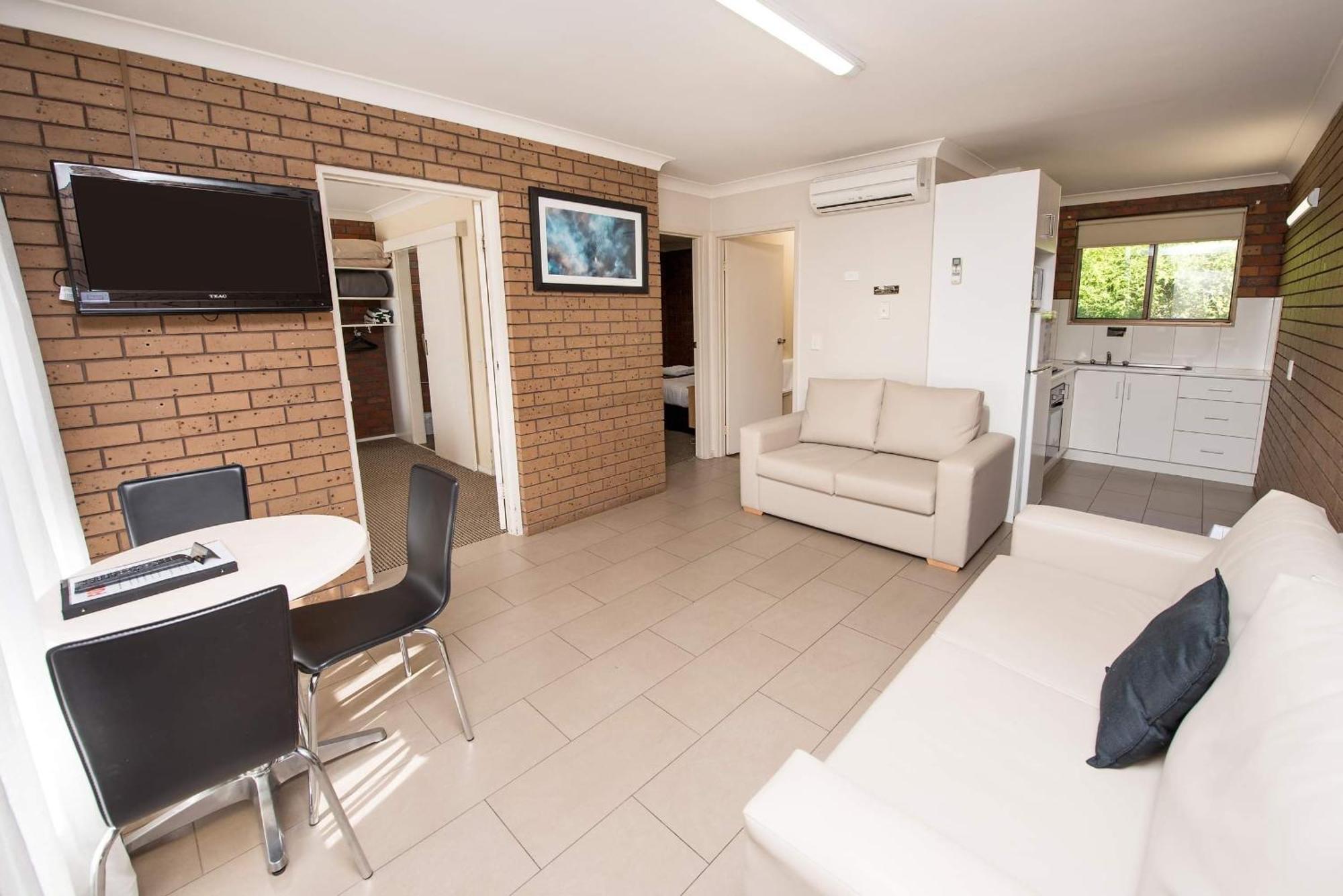 Jacaranda Holiday Units Суон Хил Екстериор снимка
