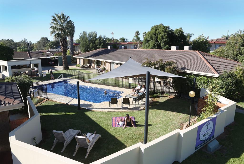 Jacaranda Holiday Units Суон Хил Екстериор снимка